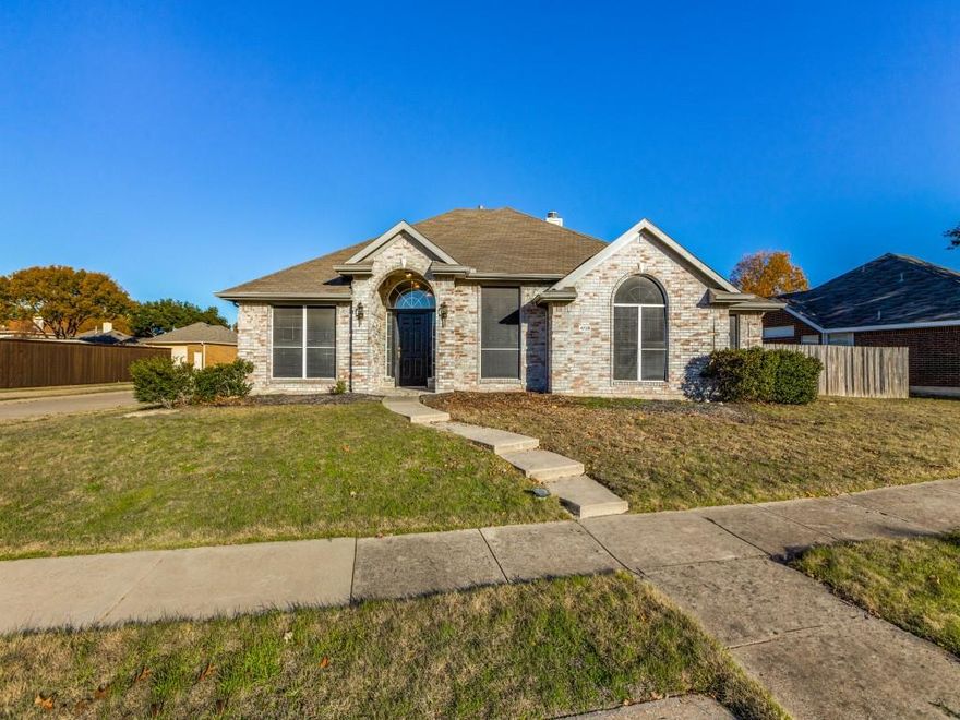 ****Seller to contribute 2% in closing costs****

Welcome home! This spacious property comes equipped with 4 bedrooms and 2 bathrooms. Open floorplan with vinyl and tile flooring throughout. Located in beautiful McKinney Texas!

Buyers agent to verify all information