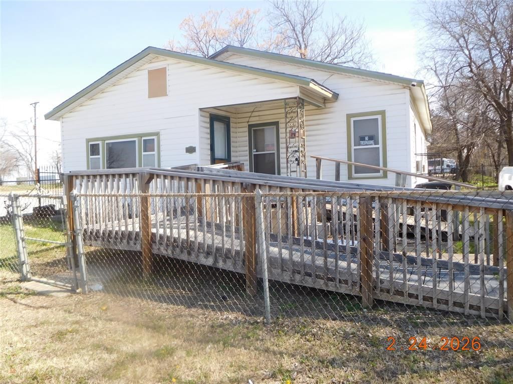 Photo of 655 Crawford Street, Fort Worth, TX 76104 (MLS # 21194314)