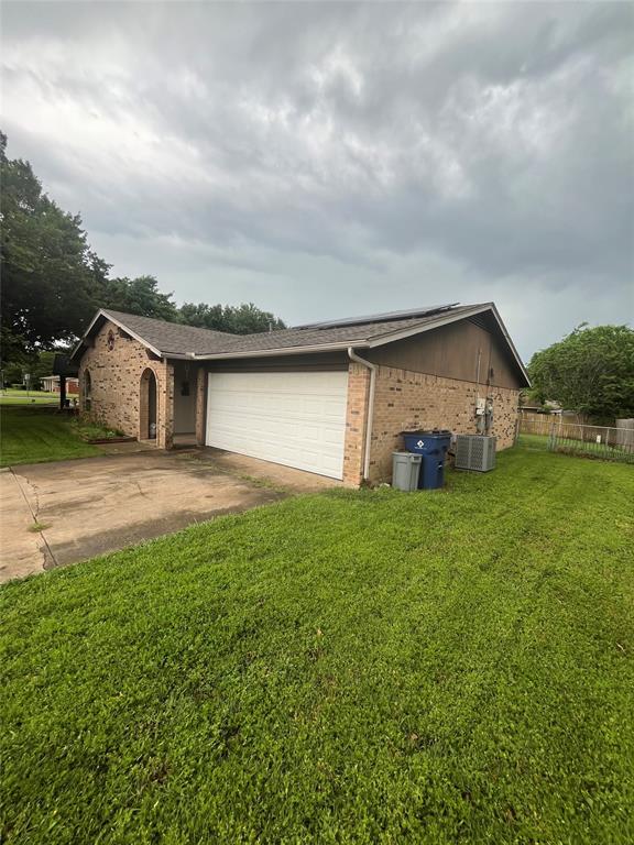 905 Redbud Street