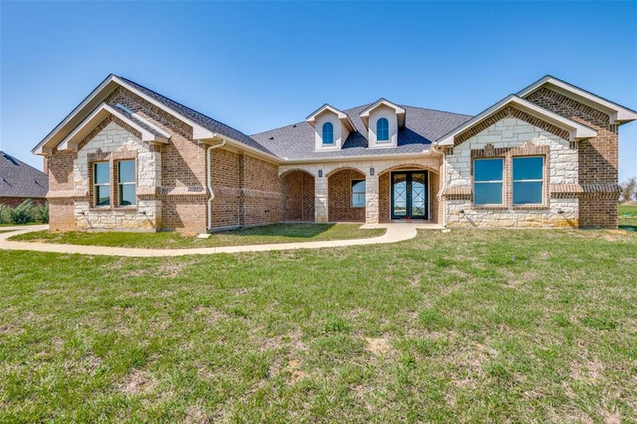 Photo 1 of 34 — 760 Alysa Lane, Waxahachie, TX 75167