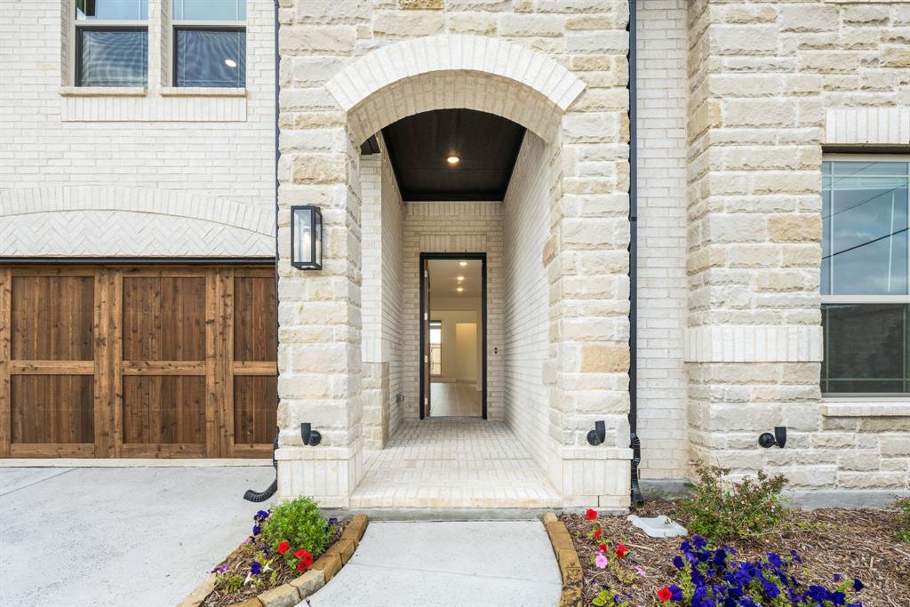 2300 Legacy Oaks Lane