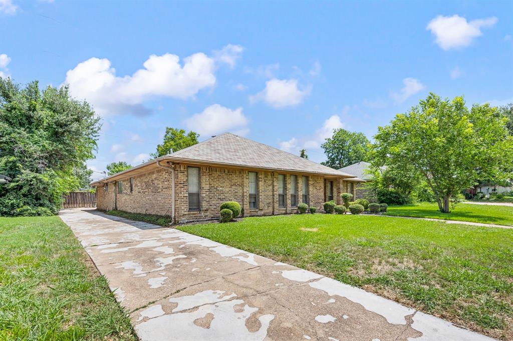 8709 Forest Green Drive