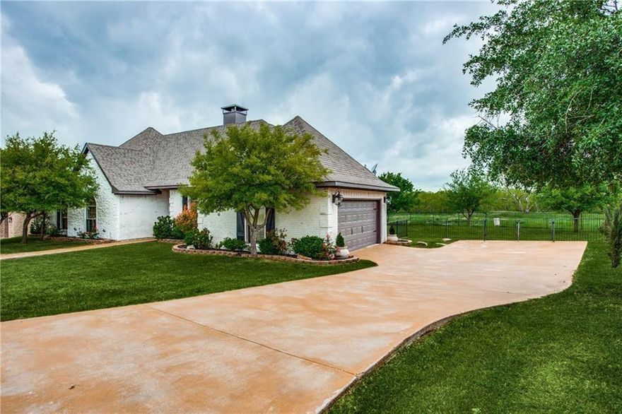 Beautiful single story home in the much sought after neighborhood of Preston Club Estates in Sherman, TX! 
You'll enjoy the neighborhood while living in the country!  
This 3 bedroom and 2.5 bath home is a former model home and is very different from surrounding properties in the neighborhood. While sitting in the Family room with a double sided wood fireplace, you'll enjoy the beautiful views of a large backyard that overlooks a greenbelt and pastureland. The area is teeming with wildlife, and the home is just minutes away from The Hagerman Wildlife Refuge on Lake Texoma. 
Easy access to Sherman, Denison, Pottsboro, Gunter, and Whitesboro.