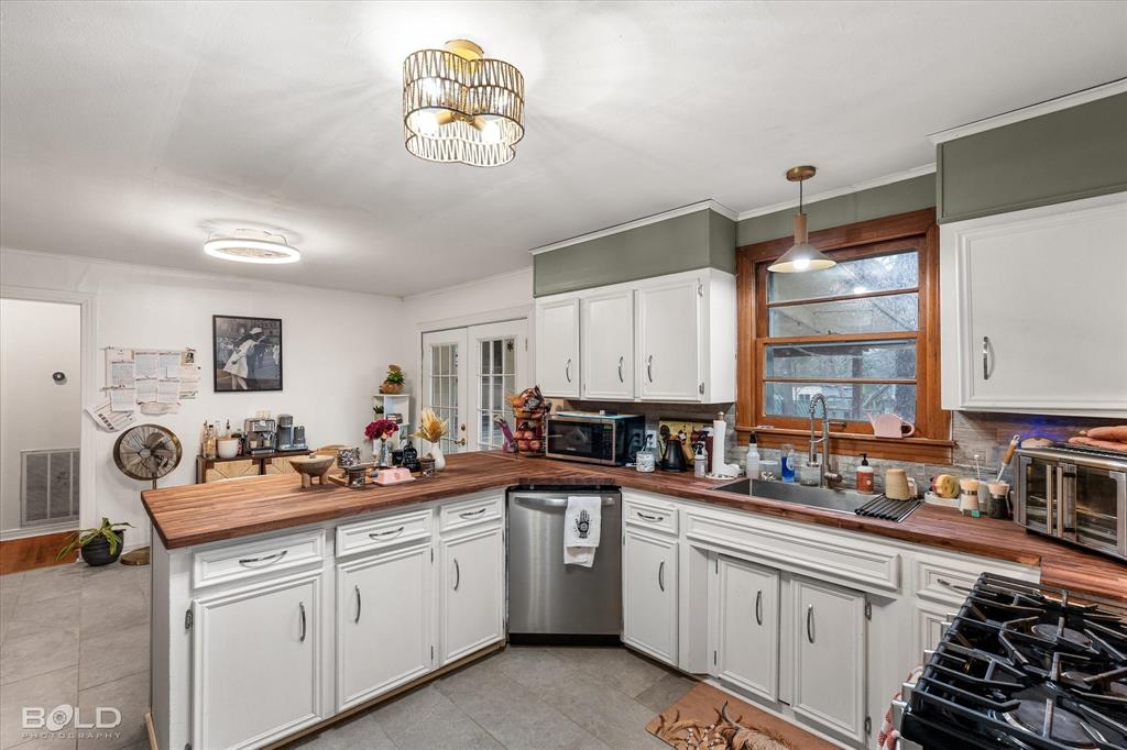 305 Greenwood Street