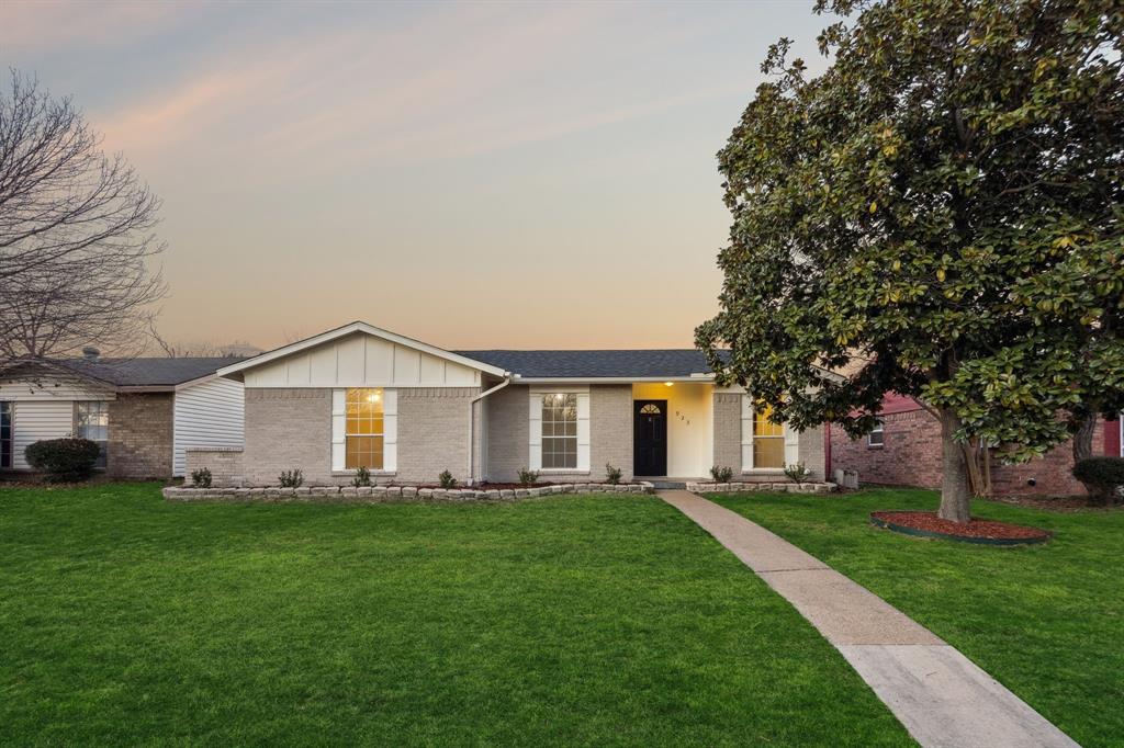 923 Roaming Road Drive