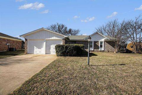 125 Roundtree Drive Crowley TX 76036