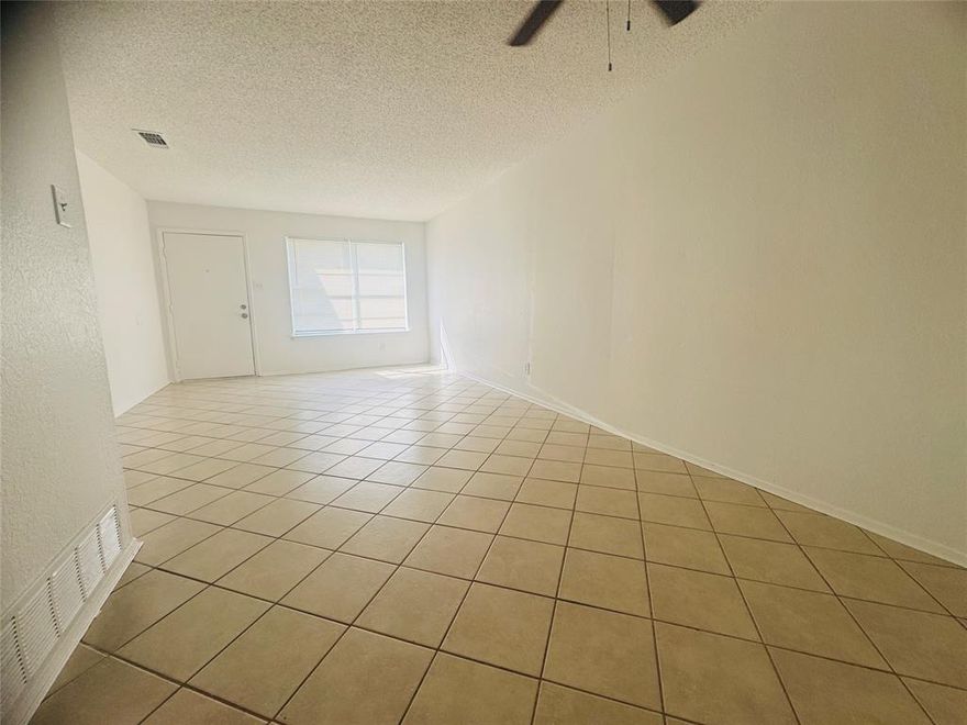 Great location in the heart of Weatherford.  Freshly painted 2-bedroom 1 bath duplex, new HVAC and air ducts, large bedroom closets, tile throughout, with fenced in back yard.  Washer and Drier closet off kitchen.

Application and background screening required on all applicants over age 18.  

Tenant responsible for electric and trash.  Water is paid by owner.

Pets allowed with a non-refundable pet deposit.  Contact listing agent for breed and size restrictions.