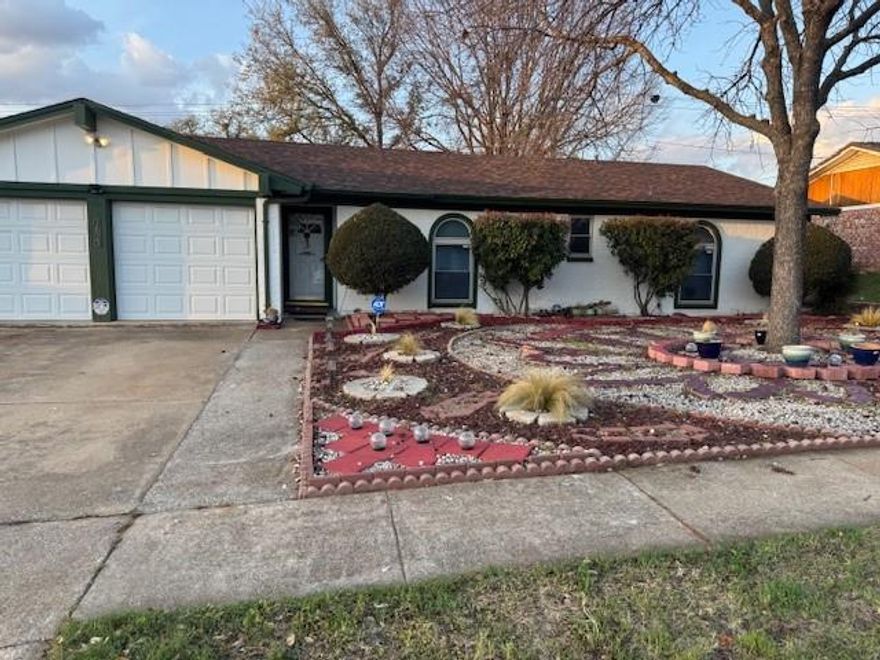 WHAT A GREAT HOME, 4 BEDROOMS, LARGE LIVING AREA,  FRESH PAINT IN AN OUT, CUSTOMIZED TUMBLE MARBLE COUNTERTOP IN KITCHEN, LAMINATE FLOORS LIVING ROOM, KITCHEN, HALLWAY, ENTRY.  ALL WINDOWS REPLACED. NEW TOILETS, REPLACED CEILING FANS.  LARGE GREENHOUSE, HUGH COVERED PATIO, HUGE PARIADISE BACK YARD WITH FIRE PIT, FLOORED ATTIC,