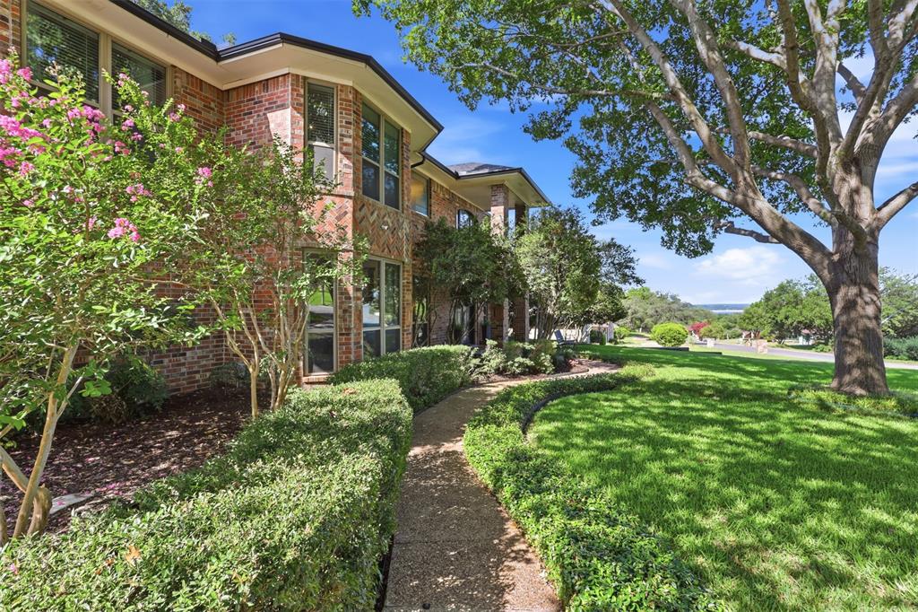 7621 Woodside Hill