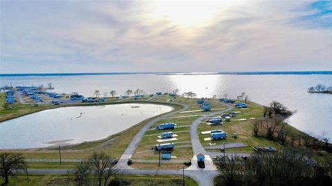 Photo of 6082 Peninsula Road, Kerens, TX 75144 (MLS # 21191295)