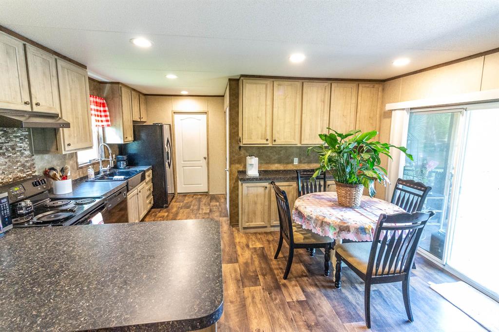 JNO E ROOF, TRACT 60.01 - Residential