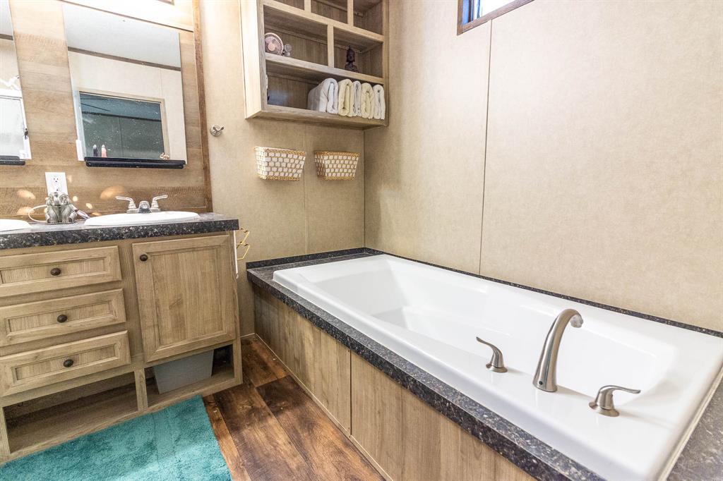 JNO E ROOF, TRACT 60.01 - Residential