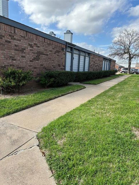 618 Bellaire Drive Unit B, Hurst, TX 76053 - #: 20554119