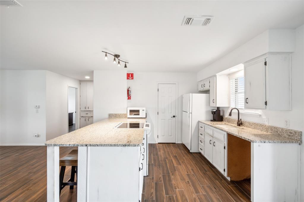 S J Robinson 423 - Residential