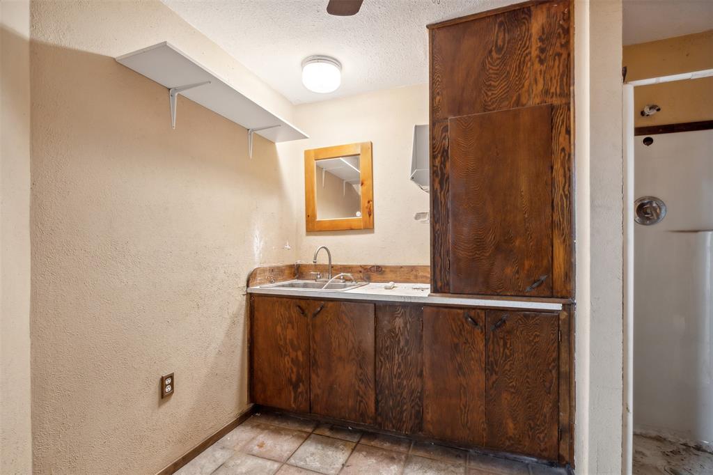 S J Robinson 423 - Residential