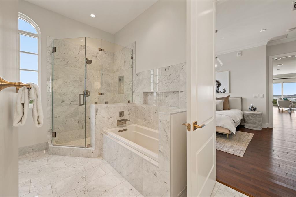 Lakeside Tower - Residential