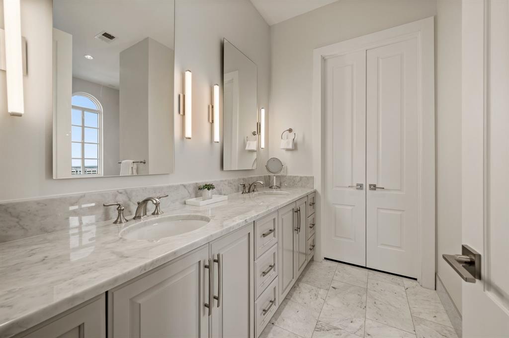 Lakeside Tower - Residential