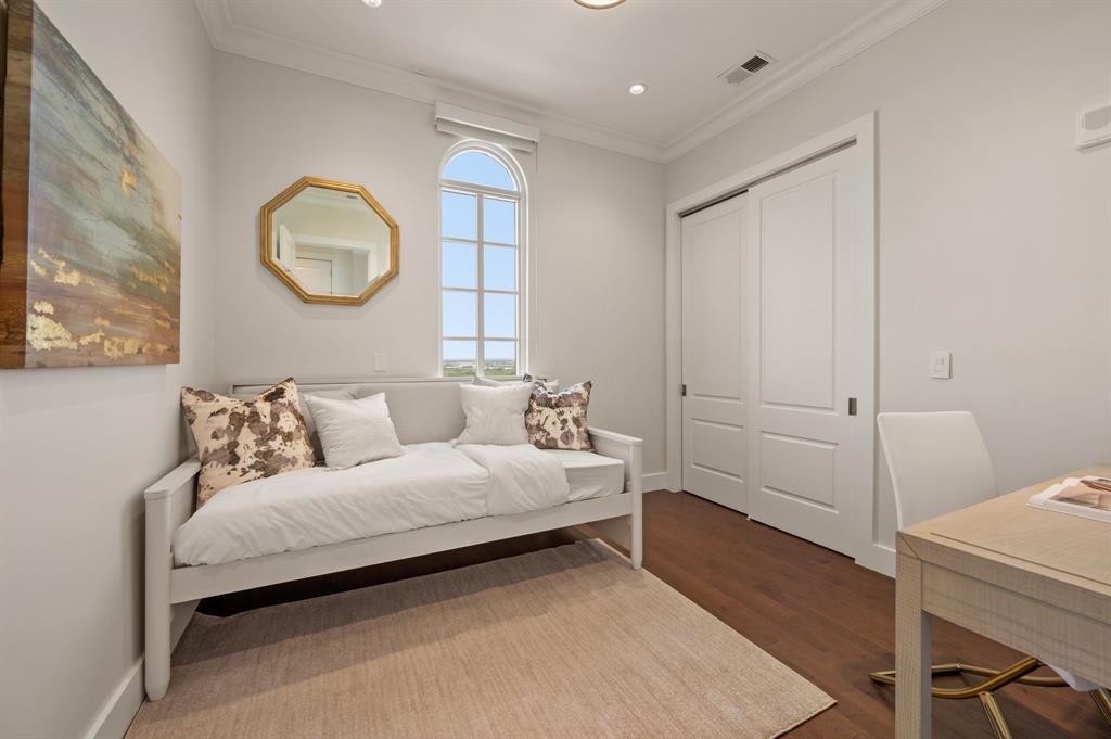 Lakeside Tower - Residential