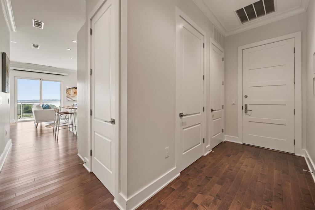 Lakeside Tower - Residential