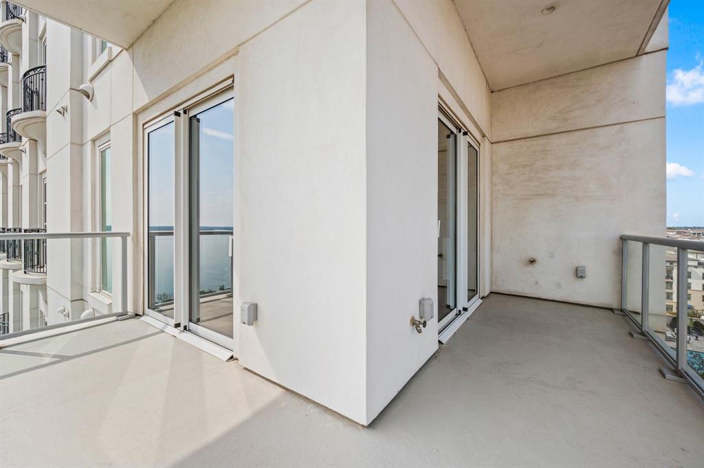 Lakeside Tower - Residential