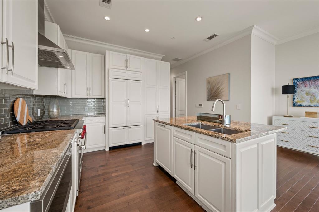 Lakeside Tower - Residential