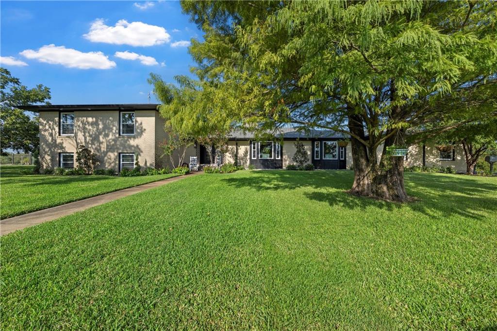 2522 S Robinson Drive