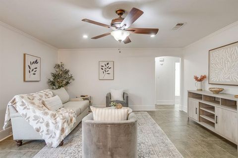 Photo of 7036 Crabtree Lane, North Richland Hills, TX 76182 (MLS # 21136561)