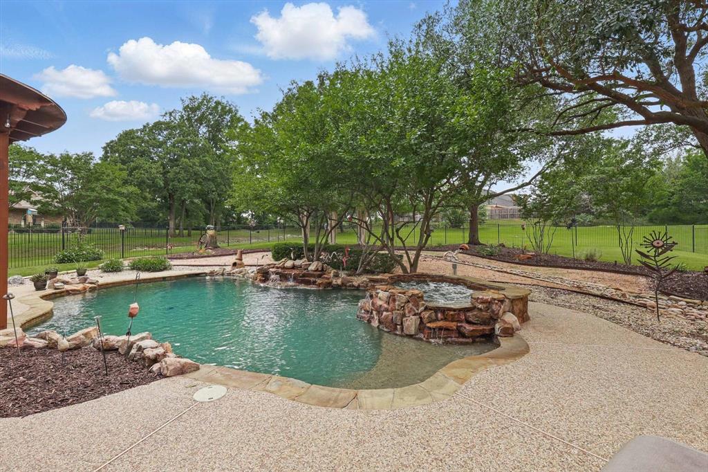 112 W Carruth Lane