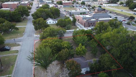 229 S Wilson Street Burleson TX 76028