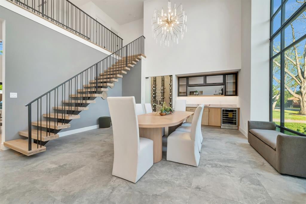3667 Ingleside Drive