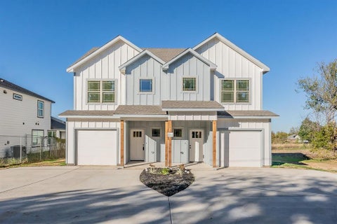Photo of 1233 Meriwether Street, Fort Worth, TX 76115 (MLS # 21388438)