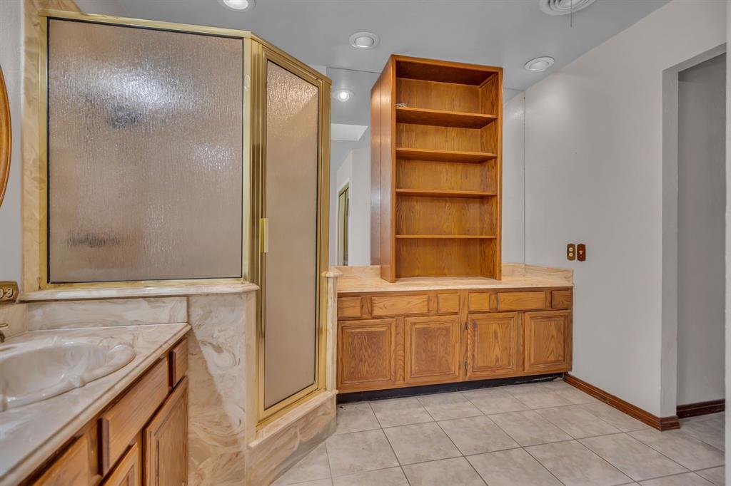 Veronica Downs 02 - Residential