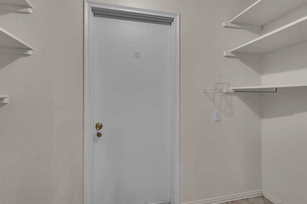 Veronica Downs 02 - Residential