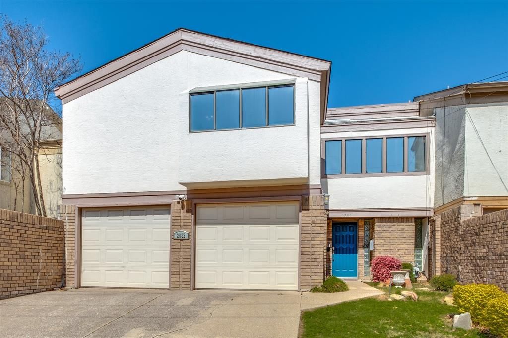 Photo of 2852 Lee Street, Dallas, TX 75206 (MLS # 21201735)