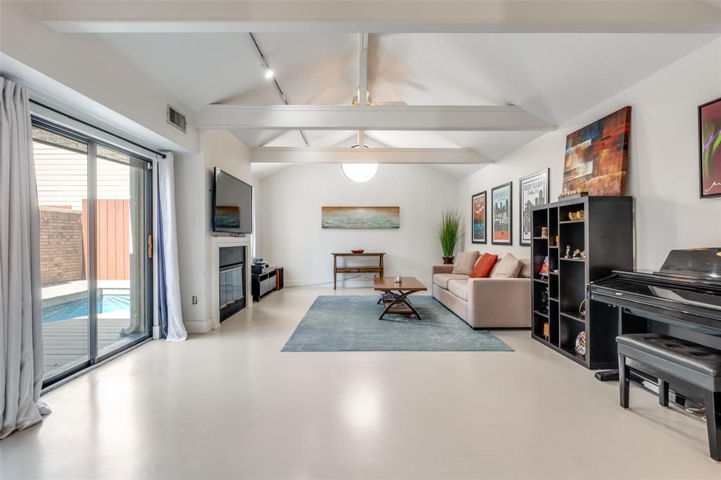 Photo of 2852 Lee Street, Dallas, TX 75206 (MLS # 21201735)