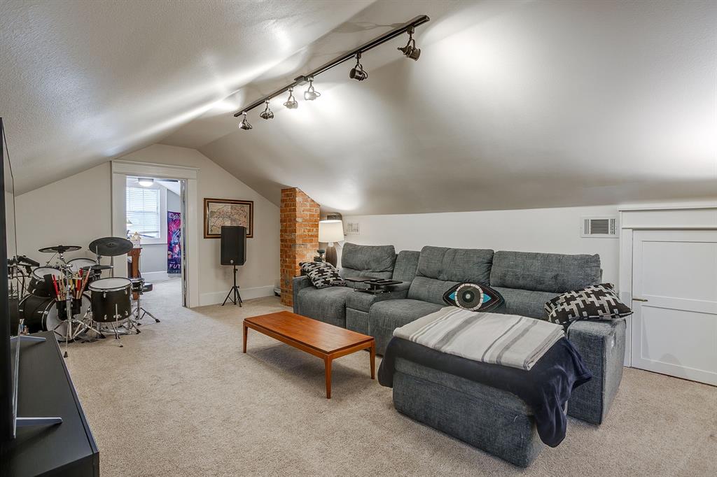 Mistletoe Heights - Residential