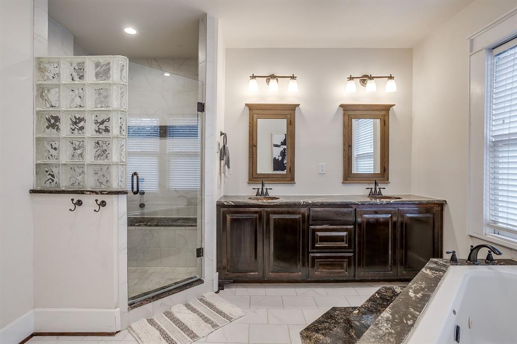 Mistletoe Heights - Residential