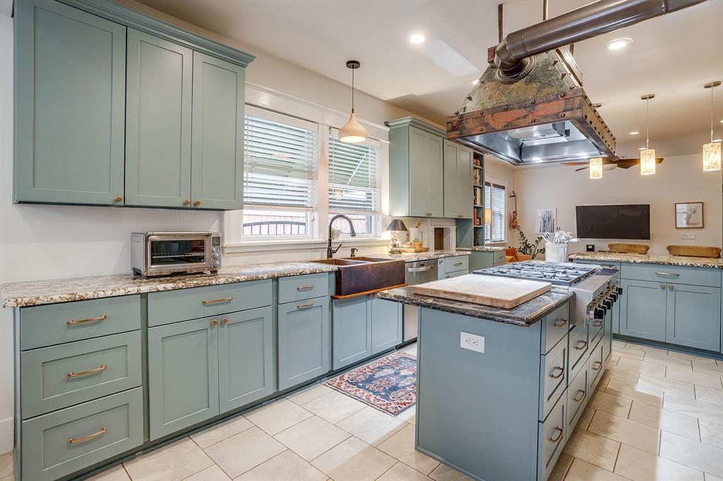 Mistletoe Heights - Residential