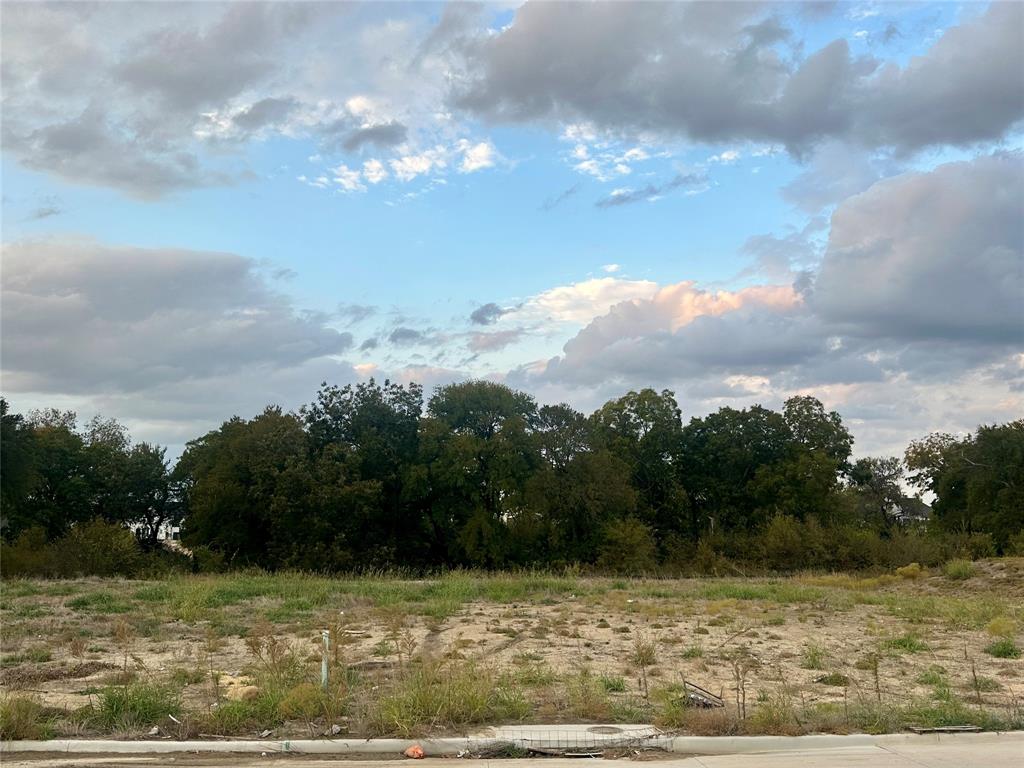 2208 Roseland Parkway