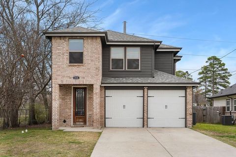 Photo of 216 Craig Street, Sulphur Springs, TX 75482 (MLS # 21197901)