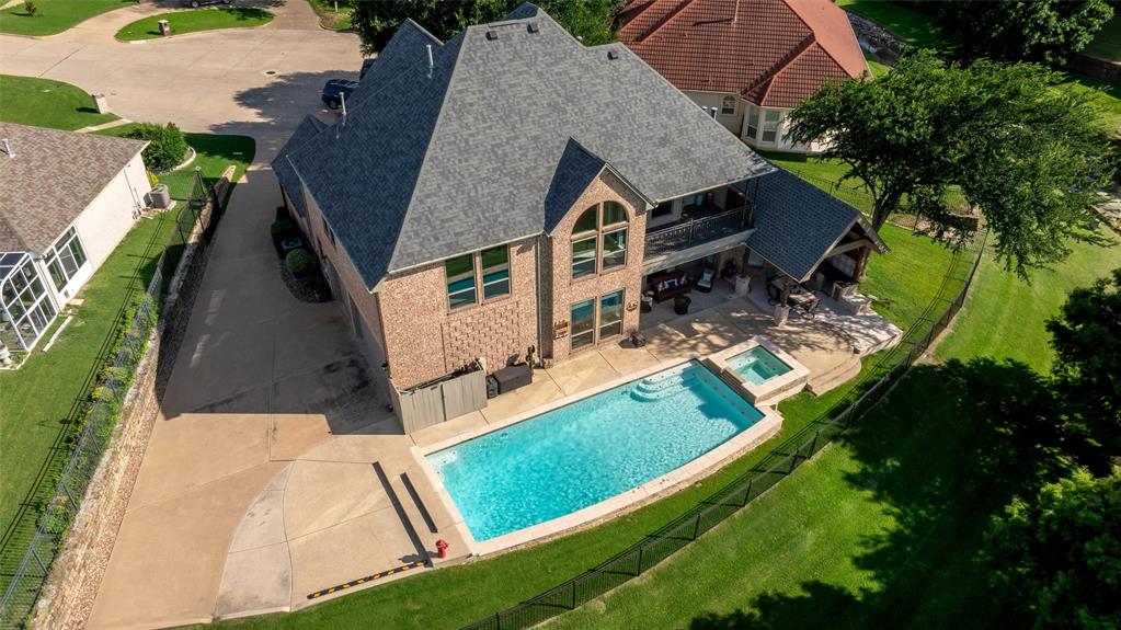 2 Pond View Court