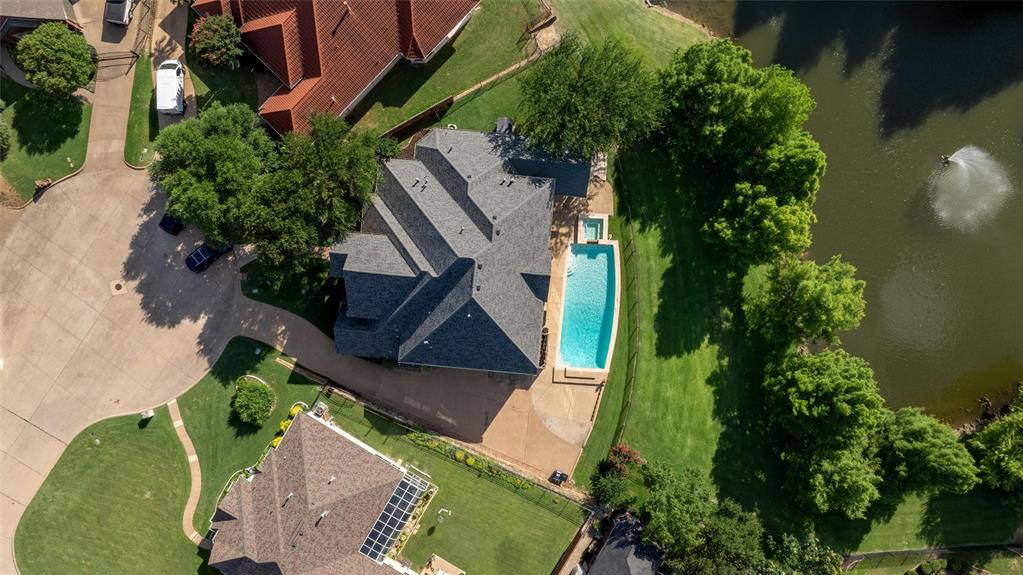 2 Pond View Court
