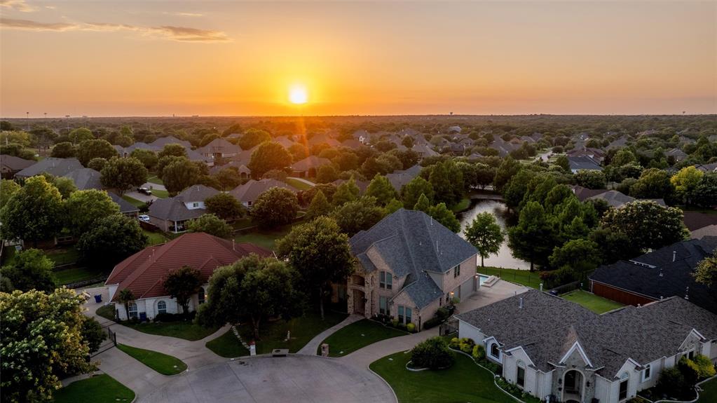 2 Pond View Court
