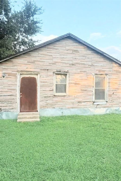 Photo of 610 S Falls Street, Mart, TX 76664 (MLS # 21403524)