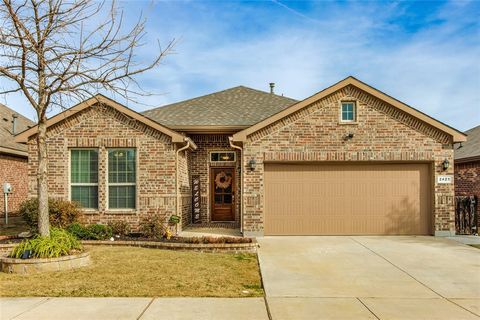 Photo of 2421 Clay Creek Lane, Fort Worth, TX 76177 (MLS # 21198007)