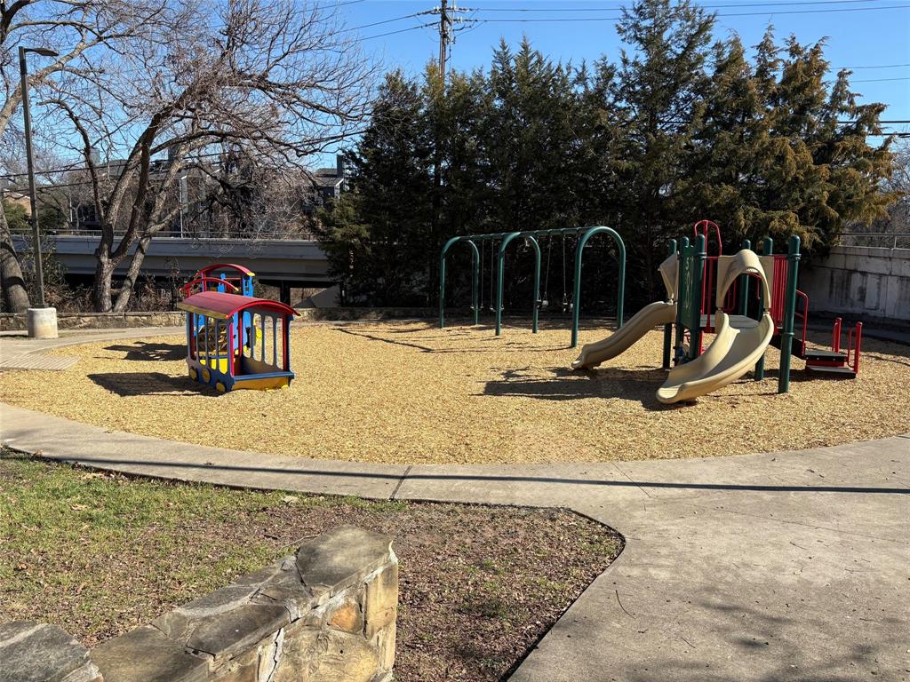 Oakhollow Condo - Residential