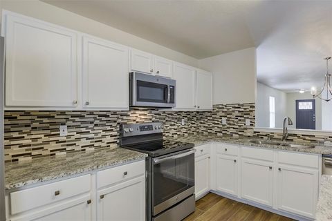 Tiny photo for 909 Anvil Creek Drive, Arlington, TX 76001 (MLS # 21328898)