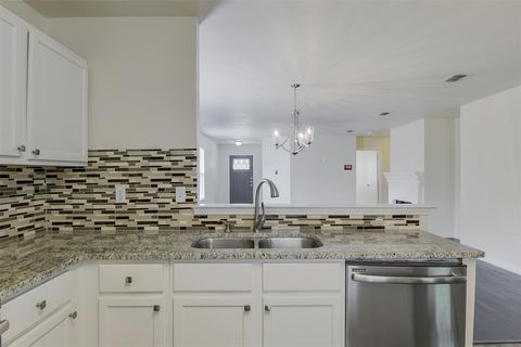 Tiny photo for 909 Anvil Creek Drive, Arlington, TX 76001 (MLS # 21328898)