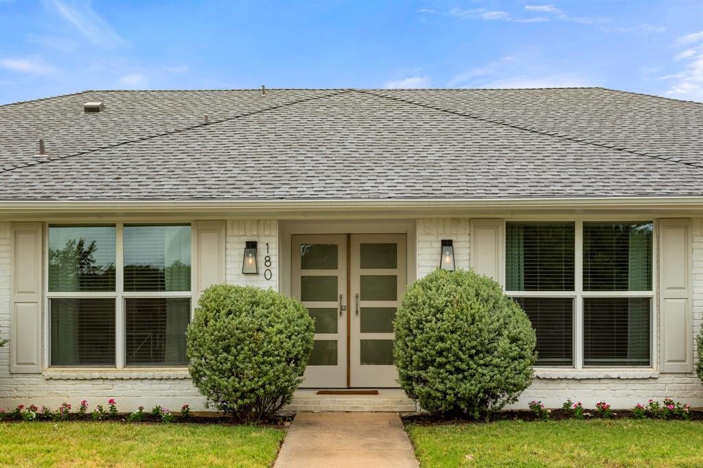 180 Trailing Oaks Drive