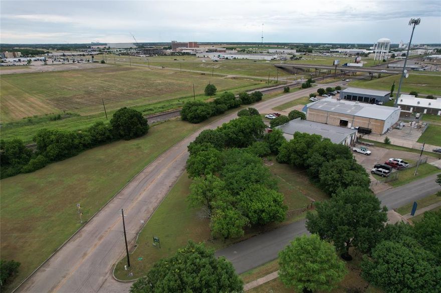 This Prime Corner Lot is Ready for You to Own and Build Your Very Own Office Building, Warehouse Office, or Drive-Thru!
Waxahachie is growing fast, so don't miss out on a great location- close to the center of town

Reach out for more information regarding this one-of-a-kind property! 
*The lot is located on the highly traveled Solon Road and Solon Place Way*